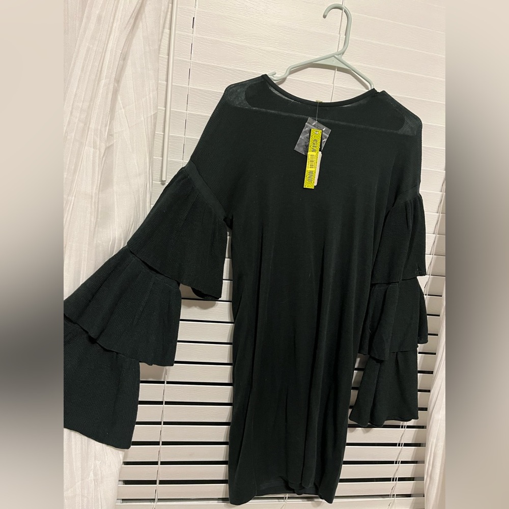 Gianni Bernini dress with flutter sleeves size small